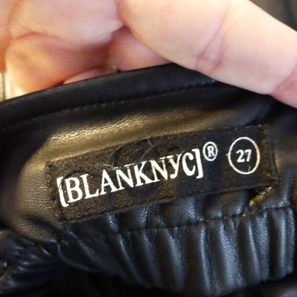 BLANKNYC Womens Faux Leather Shorts Size 27 Black Paperbag Waist Pockets Belt * - Picture 6 of 8